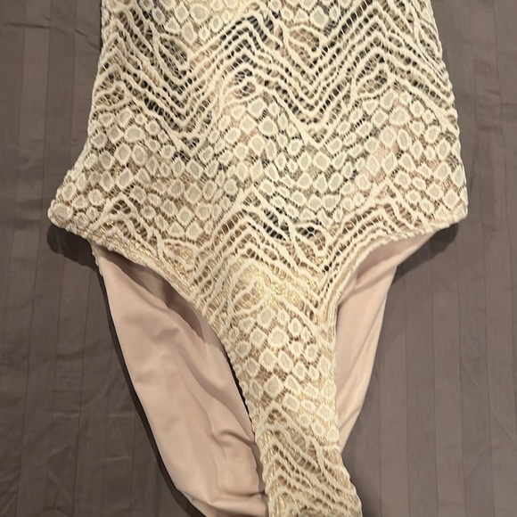 One piece lace bathing suit - Picture 2 of 8